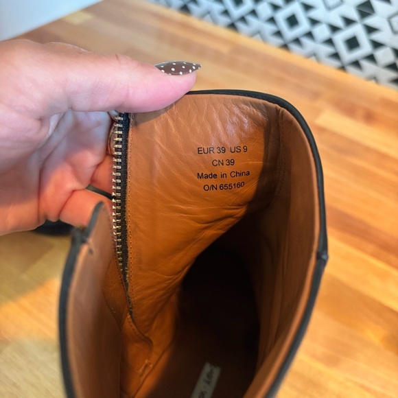 & Other Stories Black Leather Rounded Toe Ankle Boot Gold Zipper Women's Size 9 - Picture 10 of 16